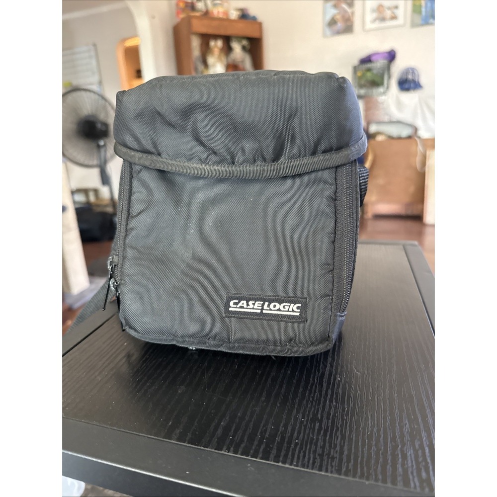 vintage Case Logic portable CD player (Discman/Walkman) carrying case. Very Good